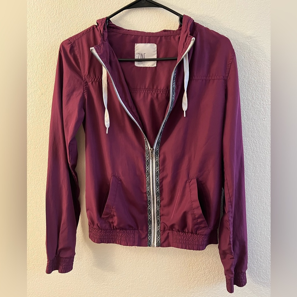 Zine Womens Windbreaker ,Size Small,Zip Closure,Pockets,Hood,Burgundi Color